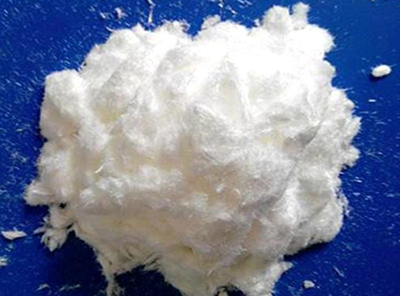 用酒精制作溶劑的反應，換成普通飲用酒的反應會怎樣呢？